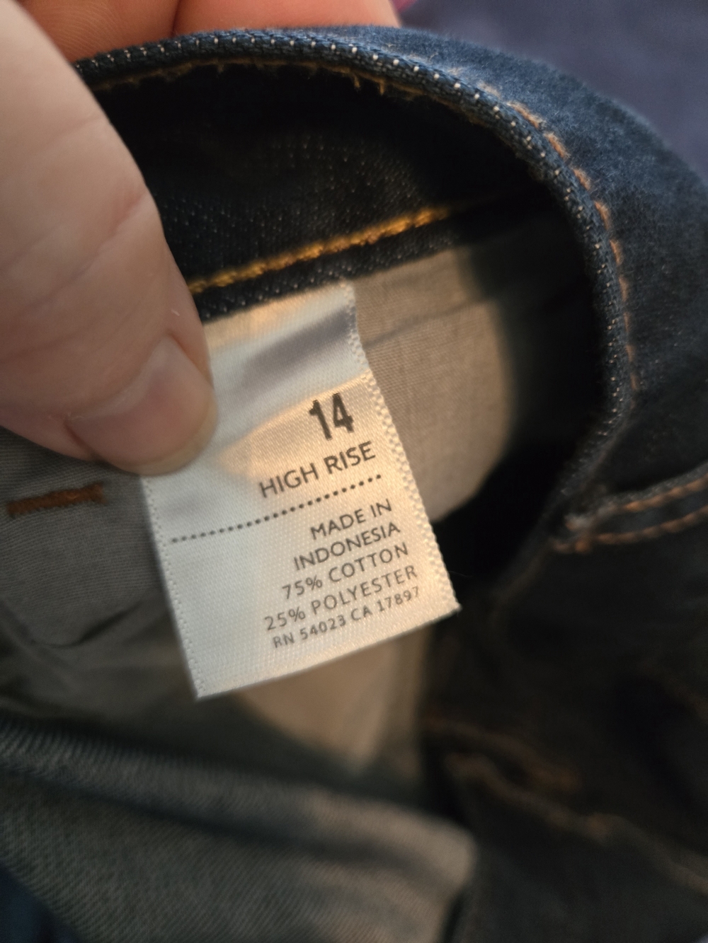 Old Navy Women's Dark Denim Classic Style - Picture 4 of 4